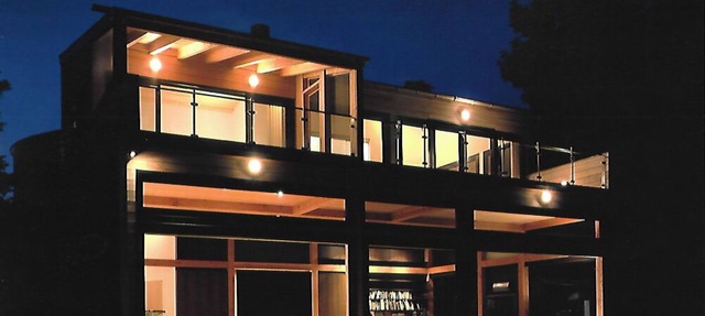 Luxury waterfront home on W. Grand Traverse Bay. Soaking tub. Kayaks. in Traverse City