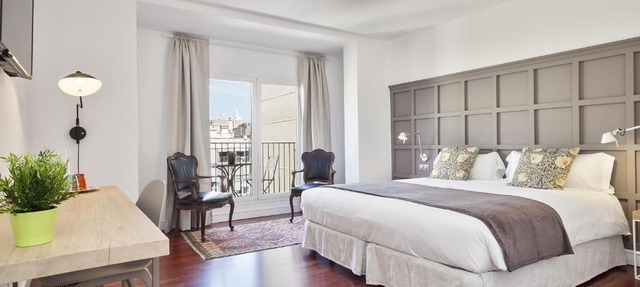 Milton House Gran Via in Barcelona