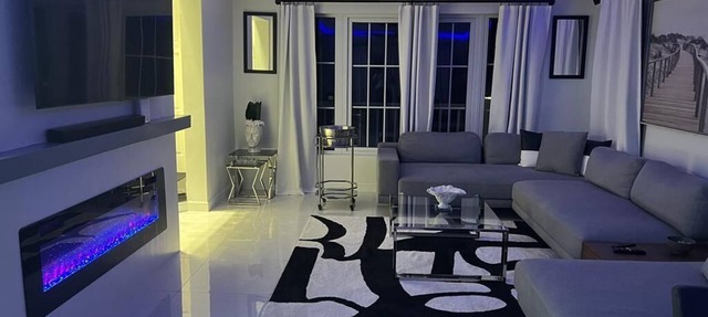 Modern Luxury TH, 24 Hrs Sec Gated Comm, PVT Beach, Pool, Ocean Front, WI-FI, AC in Negril