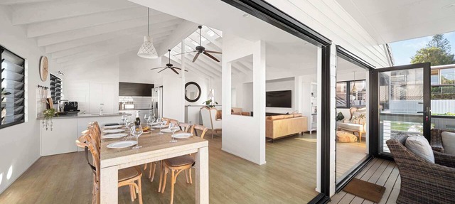 Moffat Beach Abode - Dog-friendly Escape by the Sea in Caloundra Region