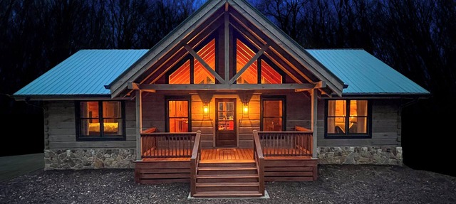 Mountain Hideaway - Hot Tub, Fire Pit, Close to Town in Ellijay