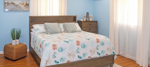One Bedroom Oasis with a pool to relax and soak up the sun in Freeport