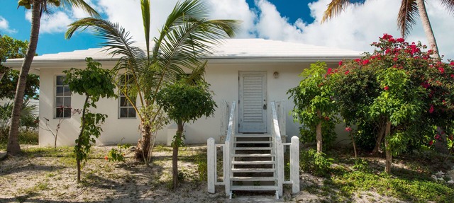 Romantic Getway Steps from the Beach in Providenciales