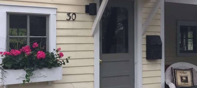 Romantic Refreshing 1890s Cottage Uptown Eureka Springs in Eureka Springs