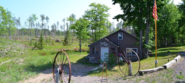 Rustic Foxhole in Marquette