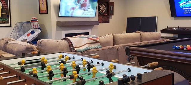 SLEEPS 12! 2 Units HOT TUB GAMEROOM POOL TABLE, 1.6~ miles to Downtown fun. in Nashville