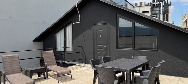 Spacious 3-bedroom apartment in pleasant T'bilisi with AC in T'bilisi