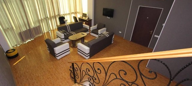 Spacious 5-bedroom apartment in fantastic Kutaisi with AC in Kutaisi