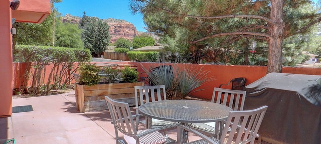 Spacious Townhome Near Bell Rock Hiking Trails with Red Rock Views in Sedona