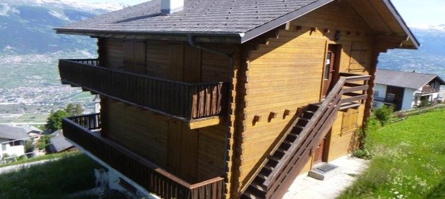Sunny apartment with outdoor dinning in Veysonnaz
