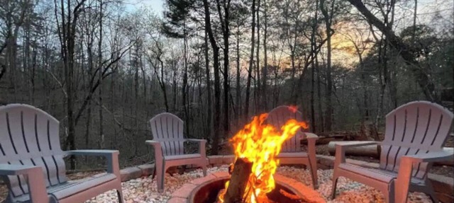 Sunset View Cabin - Private Hot Tub - Pet Friendly - Fire Pit - Resort Amenities in Ellijay