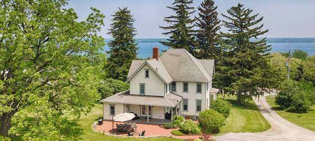 The Vineyard House at Fox Run Vineyards: Seneca Lake Wine Dream Home in Penn Yan