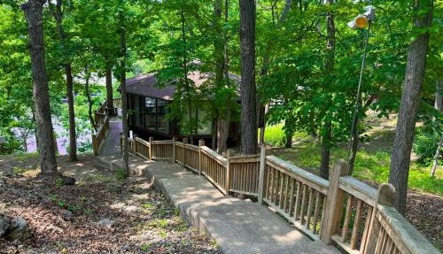 Treetop VIllage Four Seas-2BD3BAIndoor PoolGym- in Four Seasons