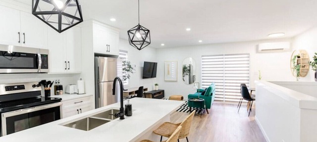 *Trendy Home | Free Parking | 7 min to Downtown* in Winnipeg