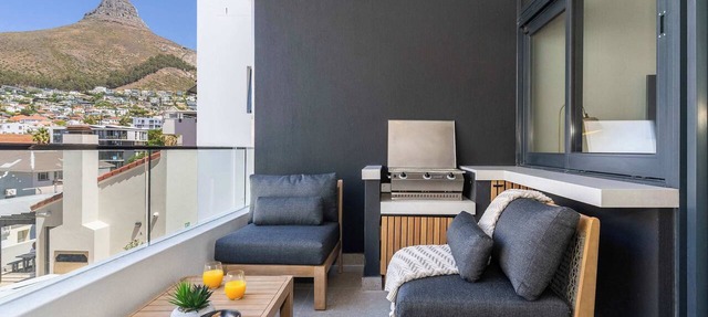 Views, BBQ, Balcony, Sea Point - Jade Views Studio in Cape Town