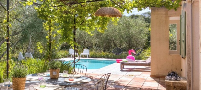 Villa and pool - exceptional setting in Junas