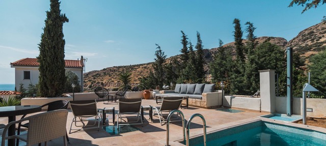 Villa Eve, Next to the Temple of Poseidon. Private Pool next to the beach in Sounio