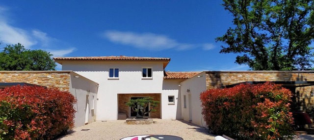 Villa in Var with Hill Views & Pool in Montauroux