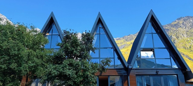Villa Kazbegi Cottages. Three Cottage in One space with 2 Bedroom in Mtskheta-Mtianeti