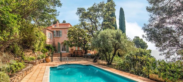 Villa la Malpagne, 400m2 les pieds dans l'eau in Rayol-Canadel-sur-Mer
