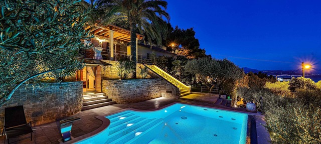 Villa Tomislav Split - Secluded Mediterranean hacienda in Split