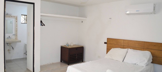 Well located studio near Paseo Montejo. Ideal for rest or home office in merida