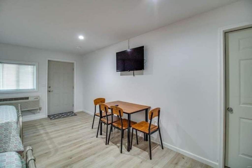 Grafton Apartment | Rafton Inn Vacation Cottage 19