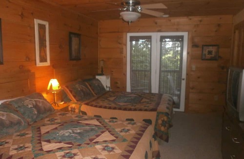 Banner Elk Cabin | Amazing 3-Story Log Cabin w/Jacuzzi, Loft, Pool & Ping Pong Table/Wi-Fi Sleep 10