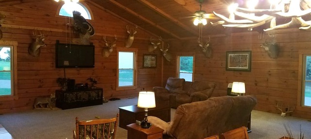 Log Cabin Adjoining Shawnee National Forest in Brookport