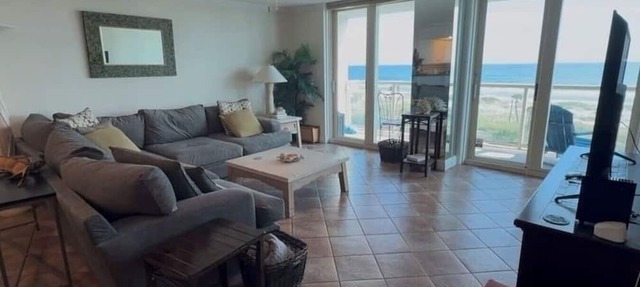 Family friendly with a great ocean view in Pensacola Beach