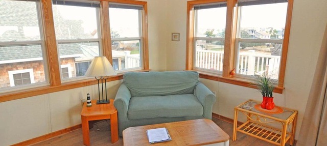 433 Water-Front w/Multi-Level Decking & Hot Tub in Nags Head