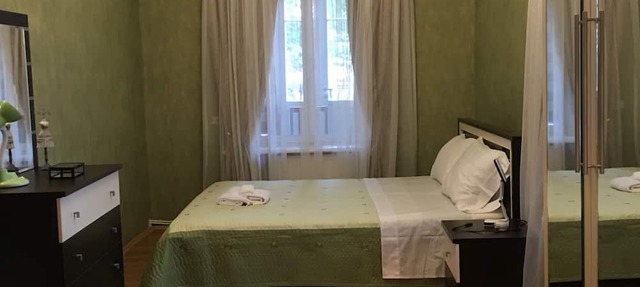 Spacious and cozy, close to the major sightseeings Tbilisi has to offer. in Dzveli Tbilisi