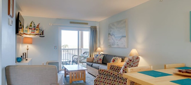 Oceanfront Carolina Beach Condo w/Pool & Views! in Carolina Beach