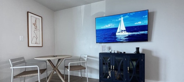 Sabine 1E Couples Getaway Freshly Remodeled- Brand New Everything! in Pensacola Beach